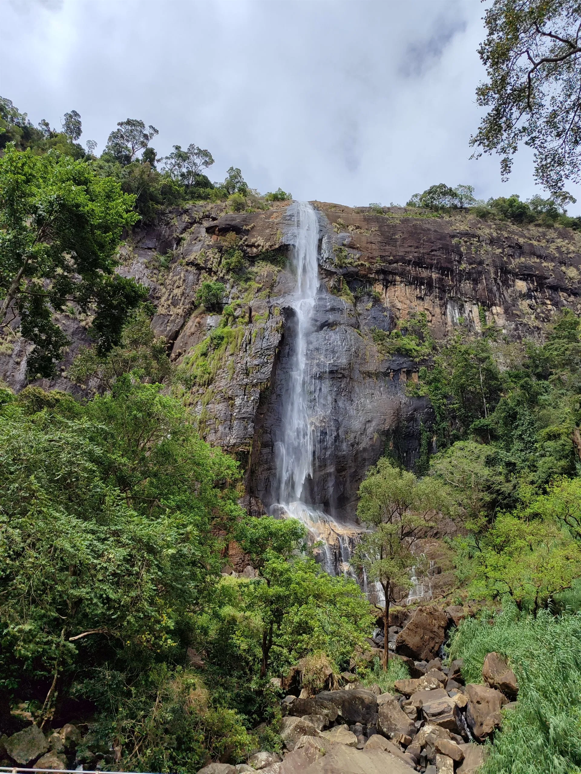 Diyaluma Falls dropping down a rock face